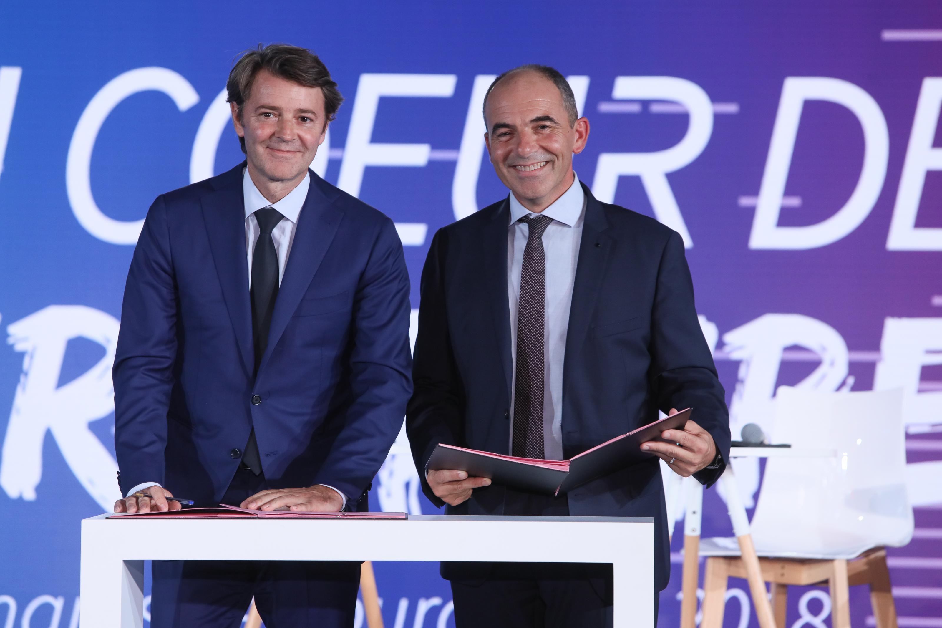 Signature de la convention national avec Francois Baroin, président de l'AMF