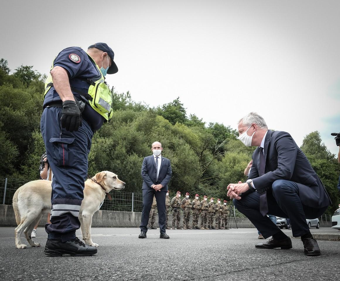 Philippe Coy et Bruno Le Maire en visite à la brigade des douanes d'Hendaye - août 2020